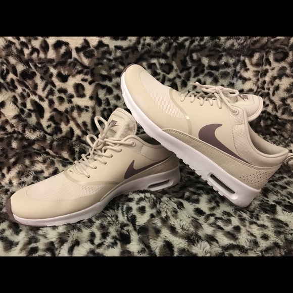 deep purple nike shoes